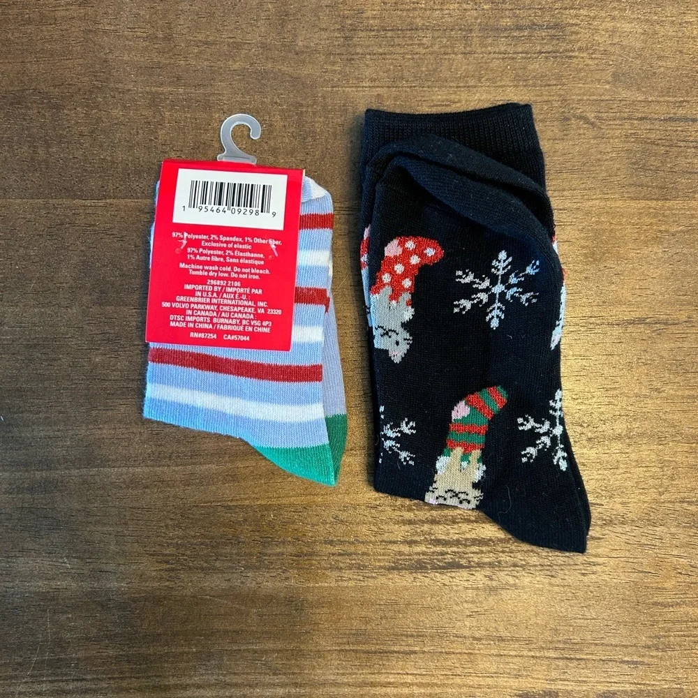 Holiday Christmas Winter Crew Socks - Black and Blue NWT - Picture 4 of 4
